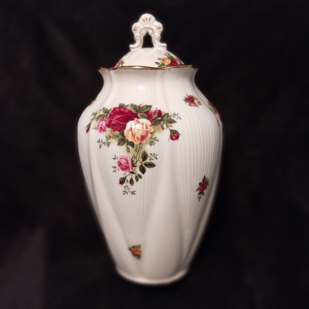 VTG. "Old Country Roses" Chelsea Vase with Lid